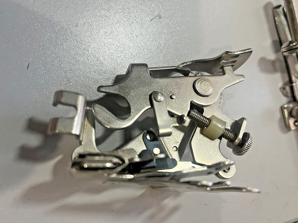 Genuine VTG Singer Sewing Machine 86742, Low Shank Vertical