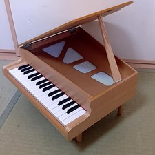 KAWAI Mini pianoforte a coda 1144 32 tasti marrone naturale usato