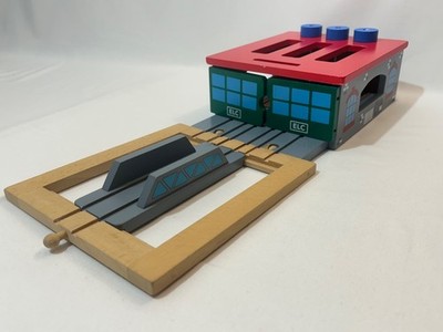 ELC Lokreparaturschuppen FRÜHLERNZENTRUM für Holzeisenbahnen passend für Brio & Thomas