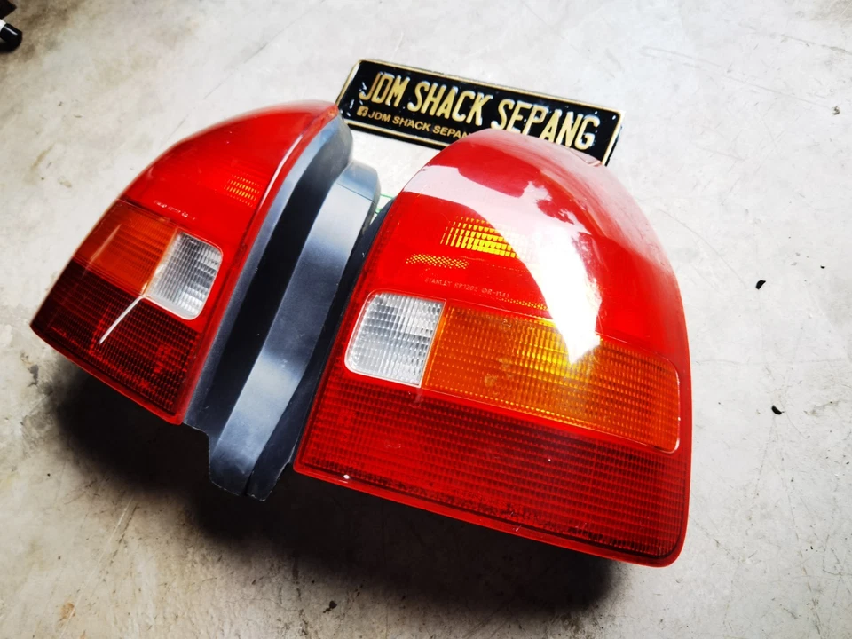 Honda Civic SiR EK4 EK9 EK3 EJ9 Tail Lights Tail Lamps Original Part - Image 3 of 3