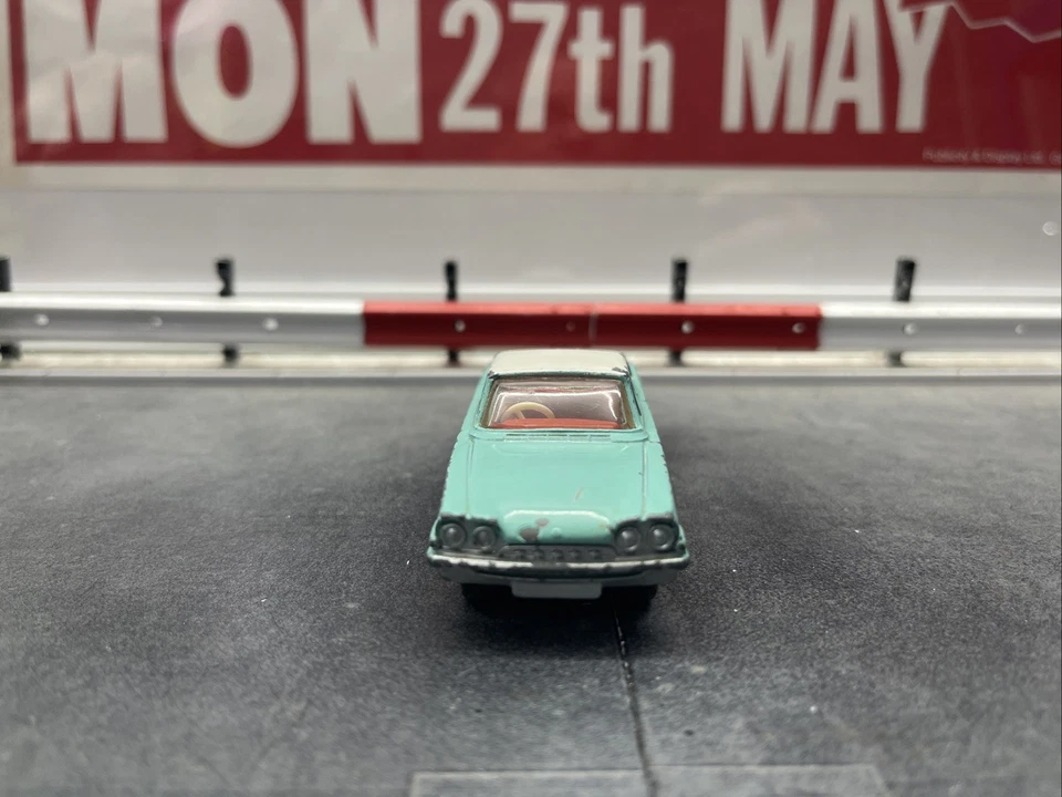 Dinky Ford Consul Capri 143 IN GREAT CONDITION - Image 2 of 4