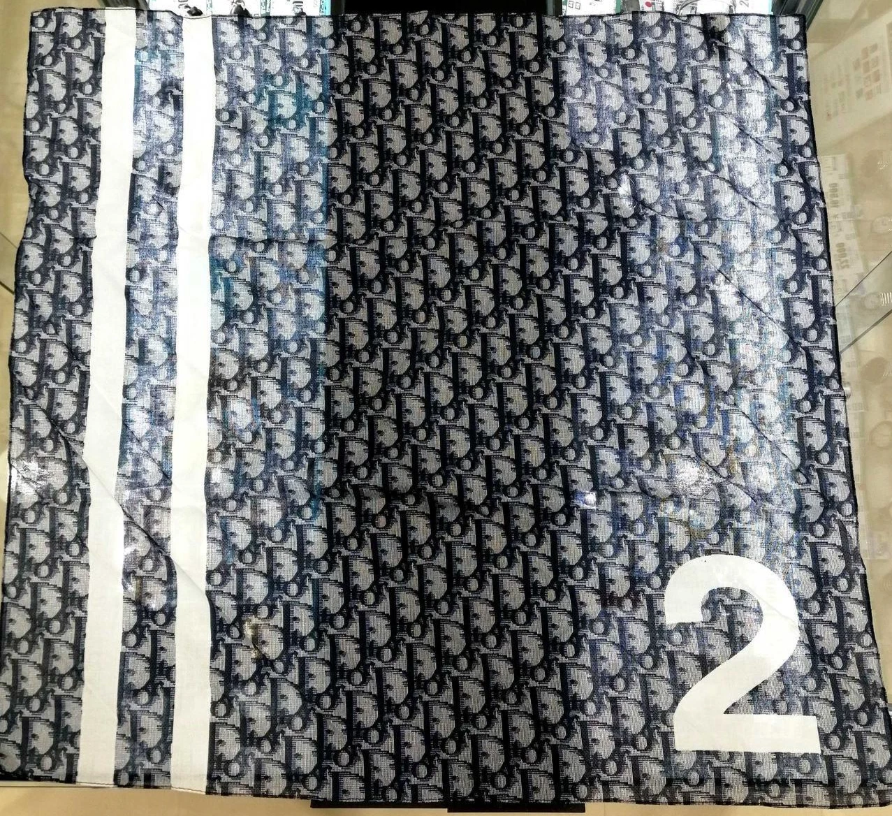 Foulard trotteur Dior 100% coton numéro 2 bleu marine 20,5