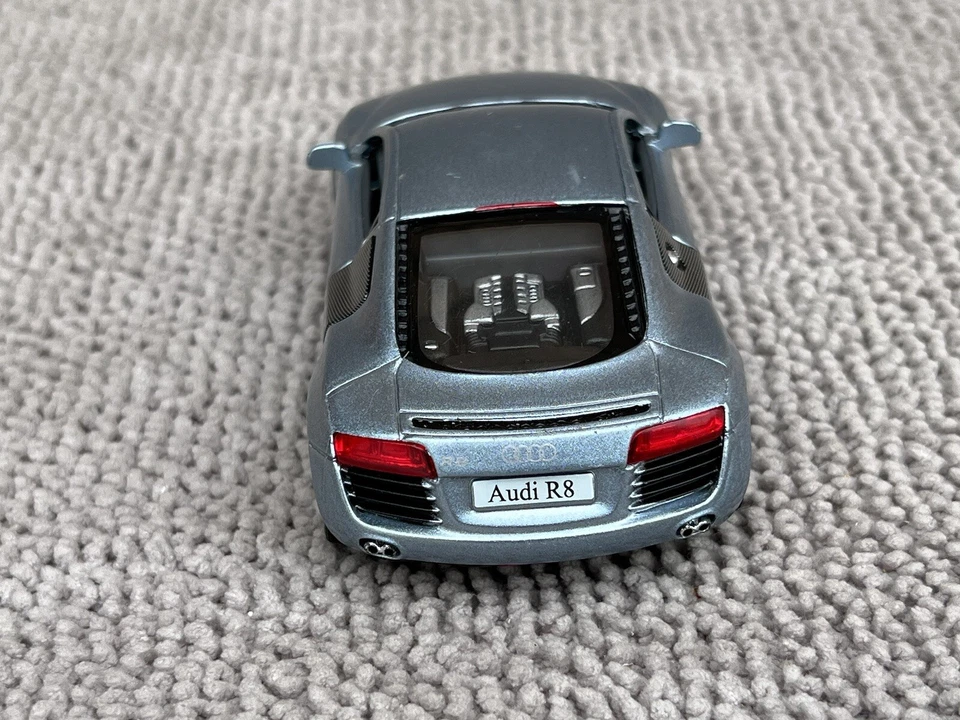 Kinsmart Automóvil Audi R8 KT5315 Escala / 1:36 Gris Foto 4 de 4