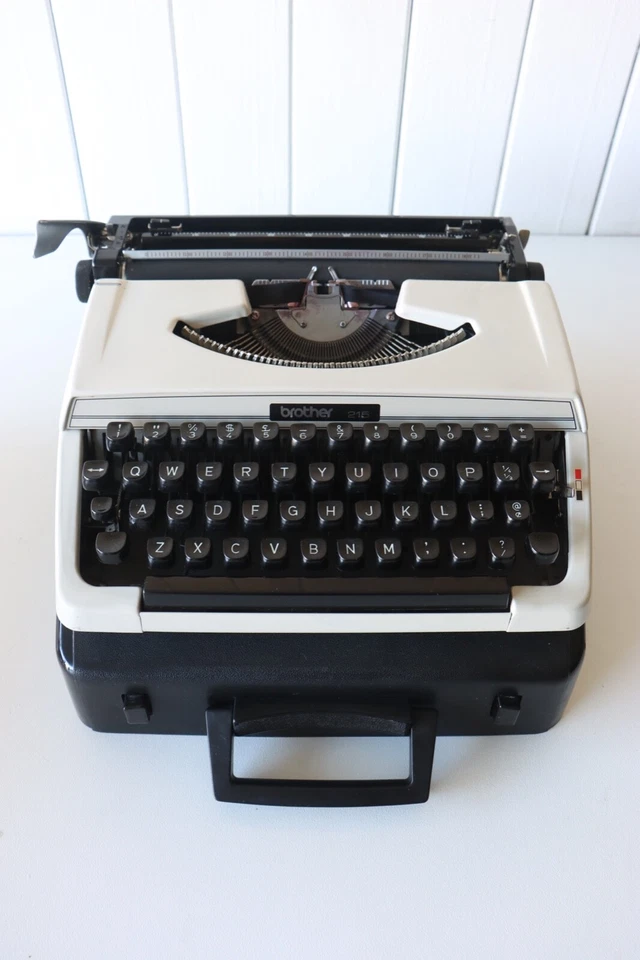 BROTHER 251 - Metal - Typewriter + Case ***** Excellent Condition ***** - Image 2 of 4