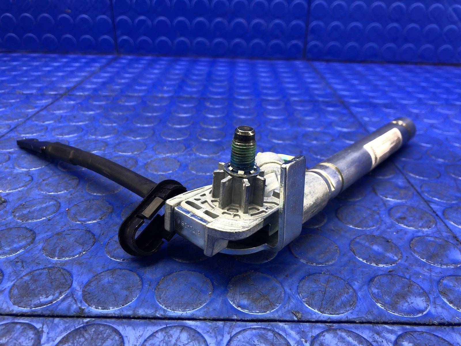 2017-2022 MASERATI LEVANTE OEM FRONT RIGHT SEATBELT PRETENSIONER 06700395800