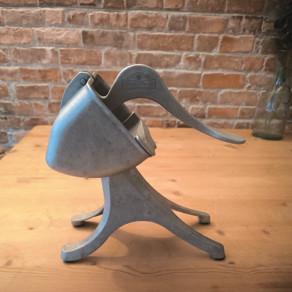 Vintage Metal Juice Press LAKELAND “ Citrus Press “Puppy Shape