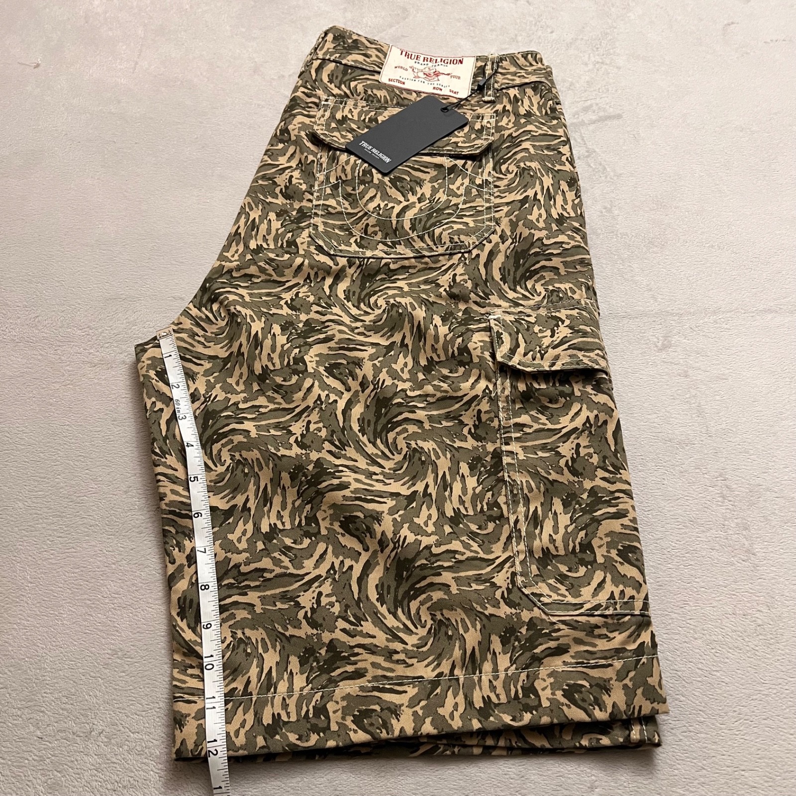 True Religion Men's Camo Cargo Short Size 34 MSRP $ 119.00 thumbnail 10