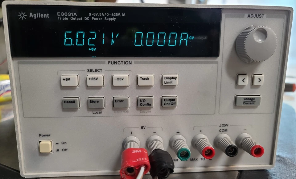 HP E3631A 0-6V/5A, 0-25V/1A, & -0-25V/1A Triple Output DC Power Supply - Image 3 of 4