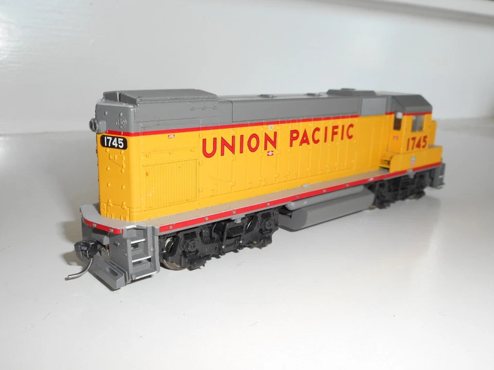 Walthers DCC Ready Union Pacific #1745. Good motor, lights. Railings missing. HO - Image 3 of 4