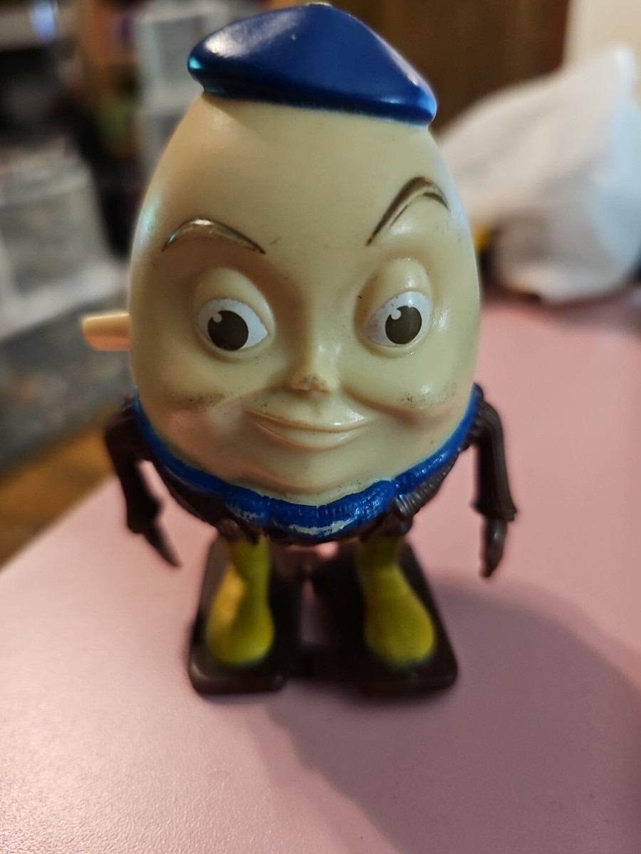 2011 Humpty Dumpty McDonald's Figure #3 Puss In Boots Shrek Wind