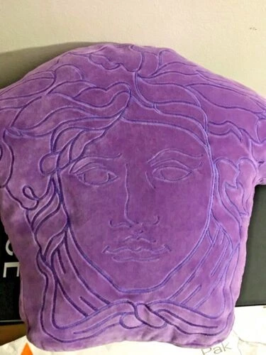 Versace, спальня, бархатные подушки для домашнего декора