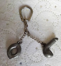 Curiosité Rare ancien porte clés Maison Close érotique phallus en étain