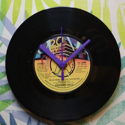 Stephanie Mills ''Never Knew Love Like This Before'' Retro Chic 7'' Plattenuhr