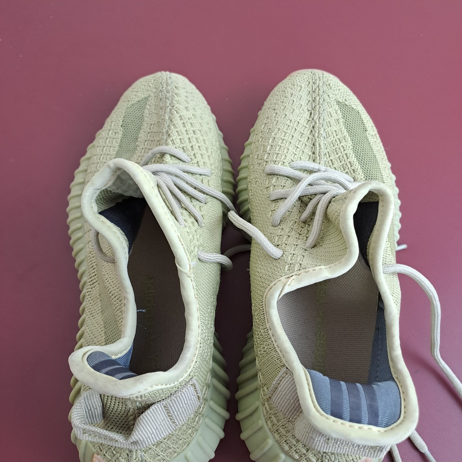 Adidas Yeezy Boost 350 V2 Sulfur Shoes Womens Size 6.5 Green Trainer Sneakers thumbnail 11