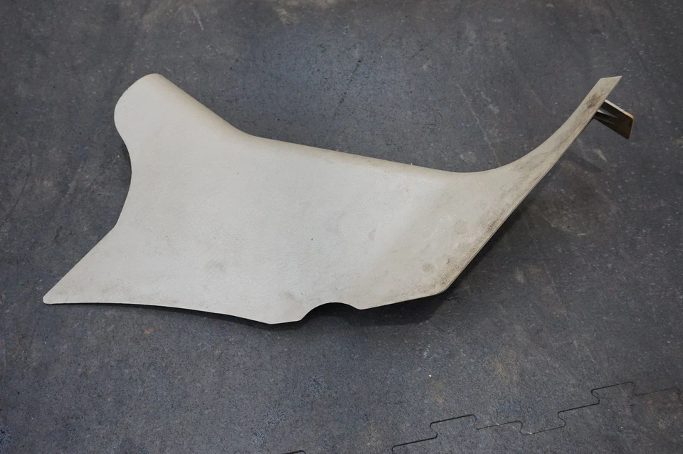 Cubierta del panel interior del pilar A inferior delantero derecho 15058301 Hummer H2 2003-09 Foto 4 de 4