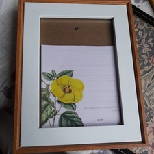 cornice con cornice stile legno Next