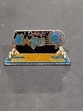 ORLANDO MAGIC VINTAGE COURT NBA BASKETBALL INC. IMPRINTED PRODUCTS  PIN PINBACK 
