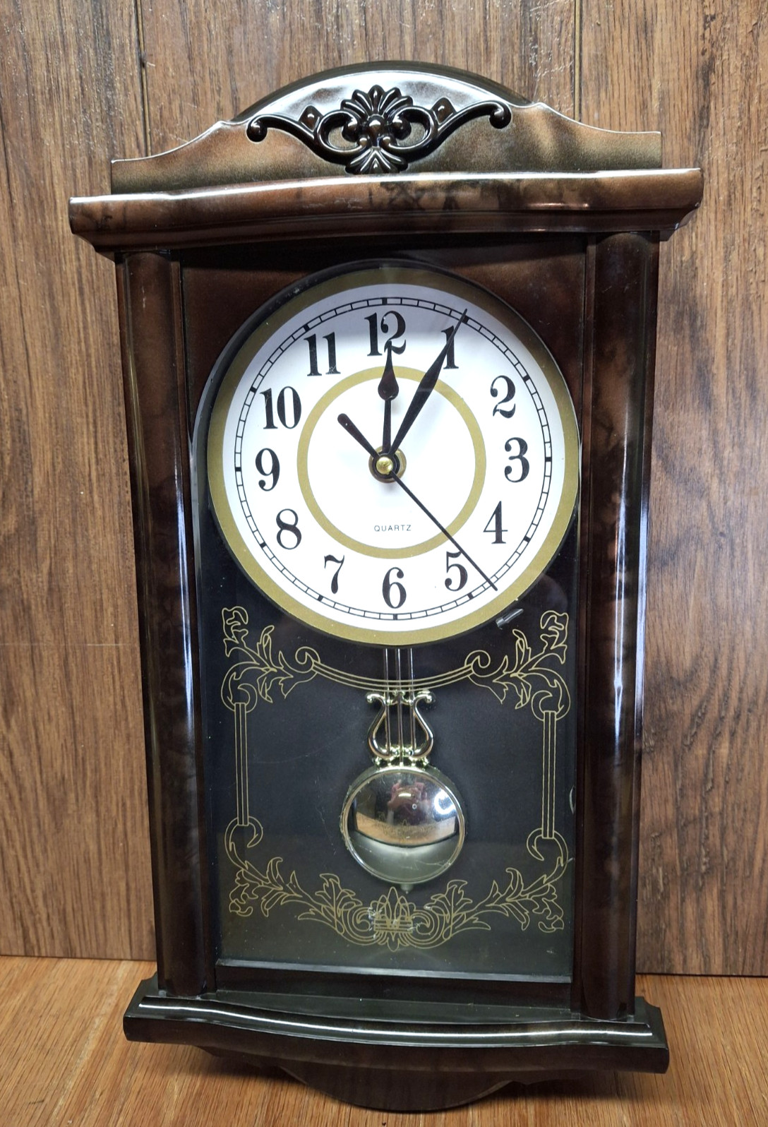 Vintage Pendulum Wall Clock Quartz 15' Tall Plastic Frame (FREE SHIPPING)