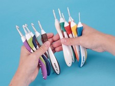 Addi Uncinetto Swing con Manico Ergonomico Varie Misure