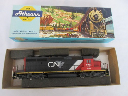 Locomotora motorizada Athearn 4421 SD40-2 CN NAFTA 5930 - HO | Zustand: New