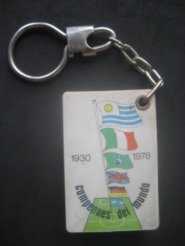 Keychain Selections Of Football Champions of The World From 1930 Up 1978 - Picture 2 of 6