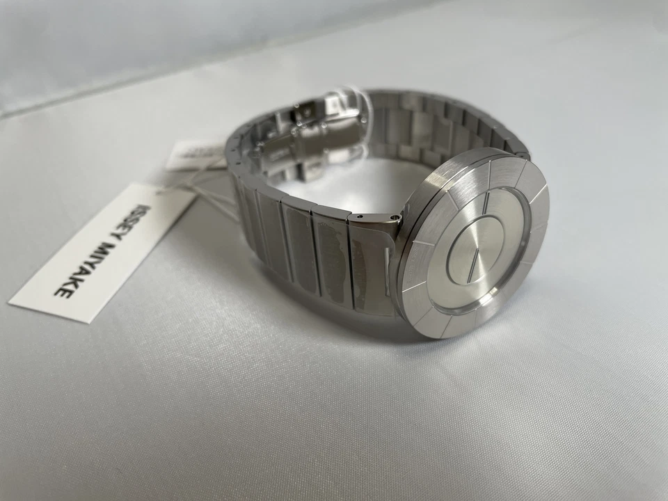 Reloj ISSEY MIYAKE TO Tio Yoshioka Tokujin diseño NY0N001 plateado nuevo en caja JPN Foto 3 de 4