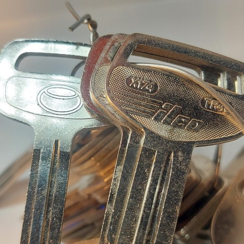 NOS 37 Misc Key BLANKS Ilco Curtis Old Cars Vintage Uncut Keys From Locksmith - Picture 4 of 20