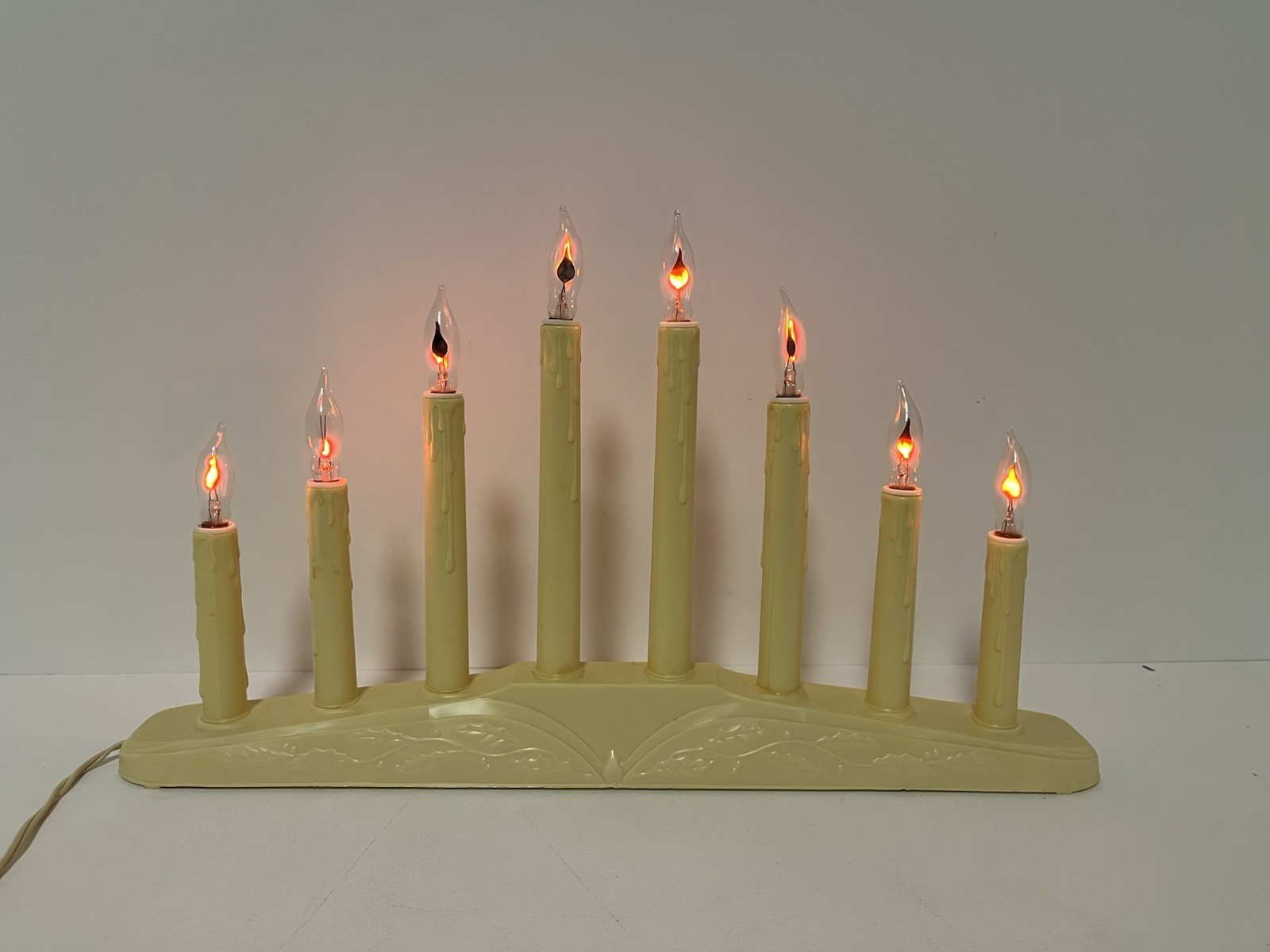 VTG 8 Light Candolier with Flicker Bulbs.