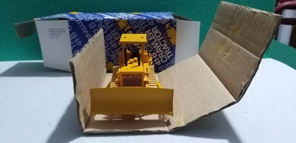 Conrad (no Old cars, ROS, Politoys) Fiat Allis - Immagine 2 di 4