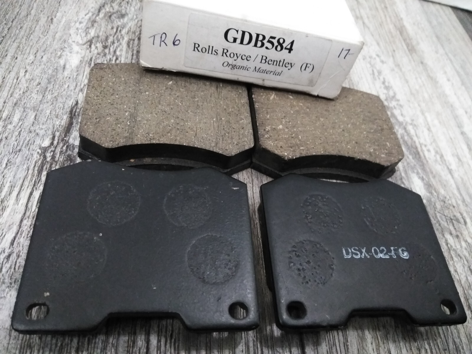 FOR / FITS BENTLEY ROLLS ROYCE 1965-1980 Front Brake Pads For Solid Discs CD6722
