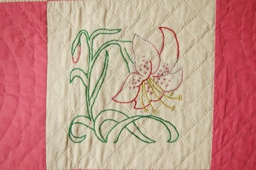 ELEGANTE Edredón Antiguo Vintage Años 30 Rubí McKim "Jardín de Flores" ~ ¡Borde Festoneado! Foto 4 de 4