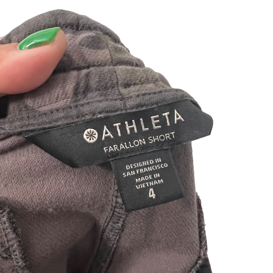 Athleta Womens Camouflage Farallon Drawstring 4" Inseam Shorts Size 4