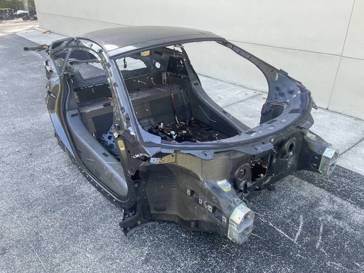 MCLAREN GT MONOCOQUE CARBON FIBER TUB BODY FRAME SHELL BENT LEFT