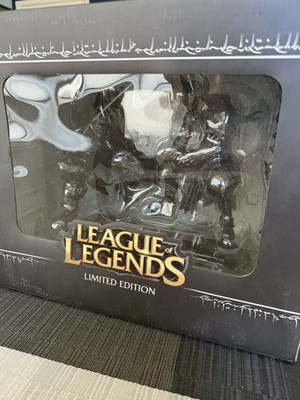 Riot Games League of Legends Ryze and Tryndamere Statues