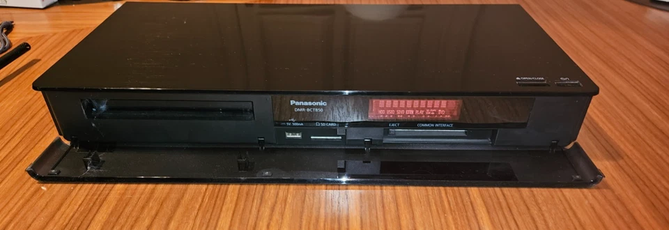 PANASONIC DMR BCT850 EG BLU-RAY RECORDER  1 TB  TWIN-DVB-C/HDMI/WLAN/CI+ Wie Neu