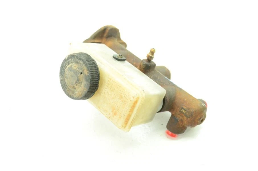 Cilindro maestro de freno Mazda Rx7 FB 1979-1980 Foto 2 de 4