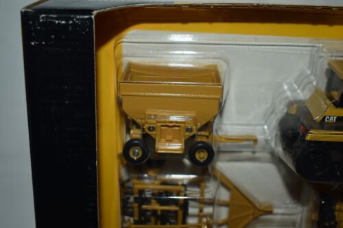 Ertl 1:64 Cat Farm Implement Set & Caterpillar Challenger #1806 - Picture 3 of 6