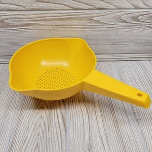 Tupperware Small 1 Quart Yellow Colander Strainer 1200 Sifter 2 Spouts Kitchen