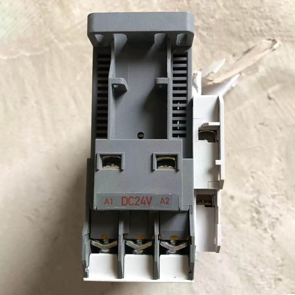 Contacteur Industriel LS Metasol MC-32A - 3 Pôles, 32A, Bobine DC24V - Avec Module De Suppression US-4