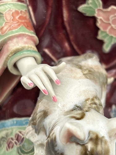 11” Chinese Porcelain Lady Petting Cat, Detailed Handmade. Missing an Earring. - Picture 7 of 19