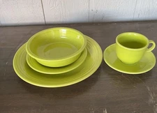 Fiesta Lemongrass 5 Piece Place Setting Homer Laughlin Retired Lime Green HLC US