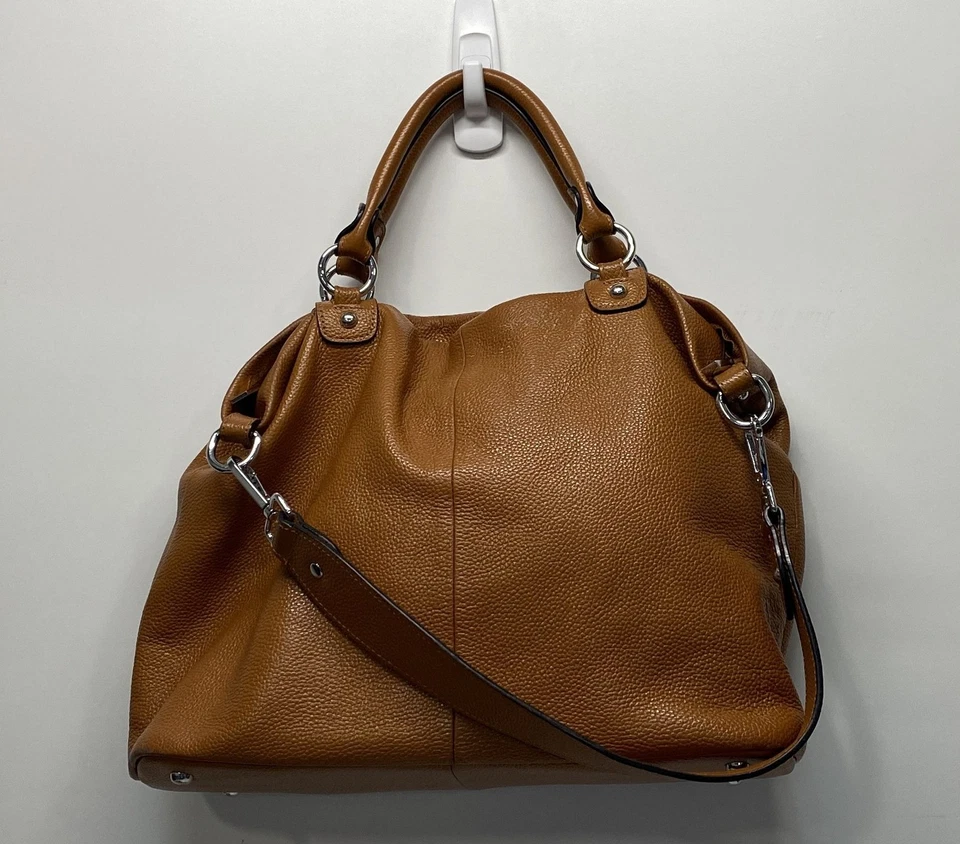 Bolso de hombro para mujer Kattee de cuero tostado con asas con cremallera Foto 2 de 4