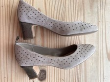 Clarks Ladies Light Grey Suede ladies heels Size 5.5 Euro 39