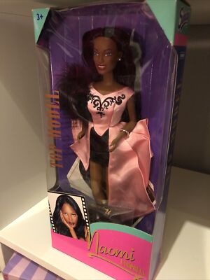 Sindy Top Model doll Naomi Campbell Hasbro Figur neu Nrfb