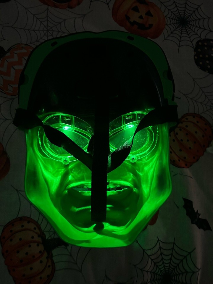 Hulk Light Up Mask Halloween Costume Marvel Mattel Cosplay Display 2008 Works eBay