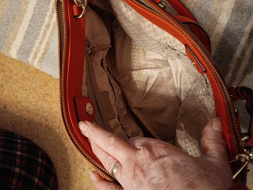 GENUINE DKNY SALMON COLOUR TOTE BAG WITH MANY POCKETS. - Picture 10 of 20