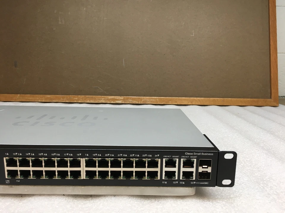 Cisco SF300-24P 24Port 10/100 SRW224G4P-K9 V02 Small Business PoE Managed Switch - Image 3 of 4