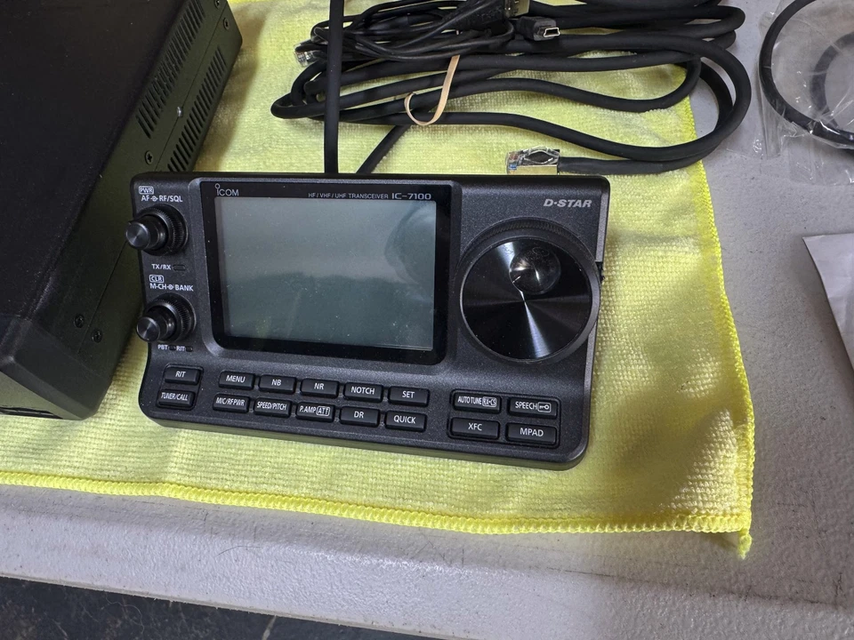 Icom IC-7100 100W Transceiver HF+50MHz + 144MHz + 430MHz HAM, AMATEUR RADIO - image 3 of 4