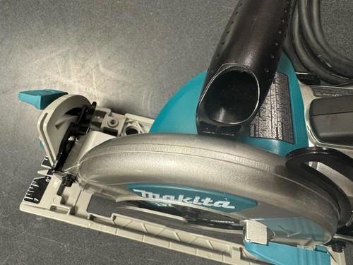 Makita Worm Drive Saw 5377MG Corded - Picture 6 of 15
