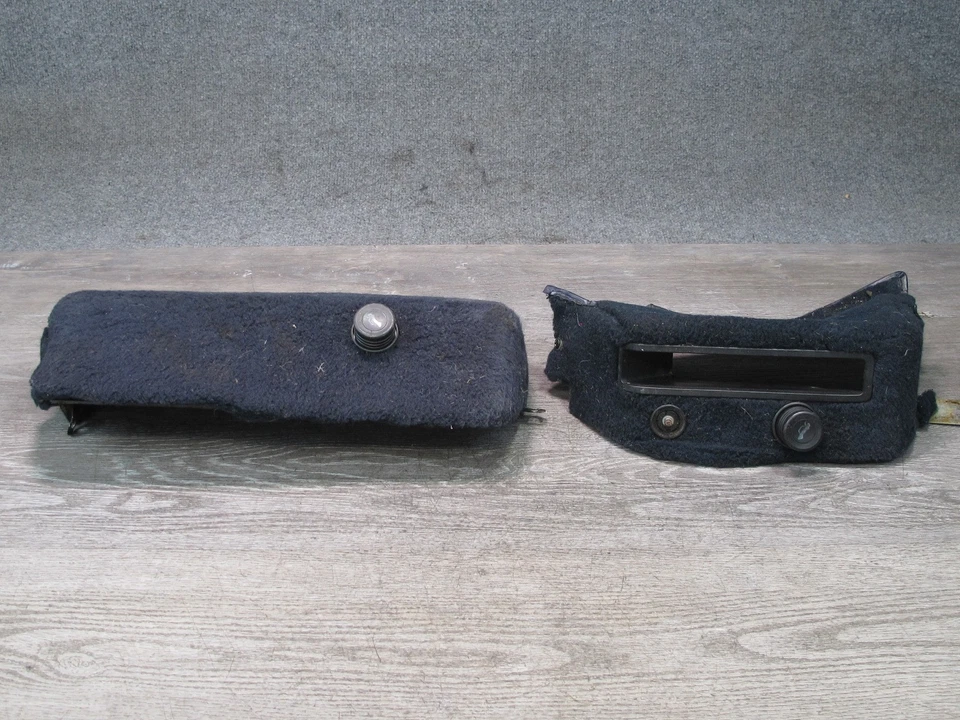 PORSCHE 928 1984-1995 PANEL DE MOLDURA DE ALFOMBRA LATERAL IZQUIERDO Y DERECHO CON INTERRUPTOR DE LIBERACIÓN DE ESCOTILLA Foto 2 de 4